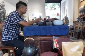 三块小猪皮搬正了一座700斤重的石雕，认识一下杭州这位万能的奇石爱好者图片