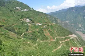 “天路”28道拐见证凉山交通巨变图片
