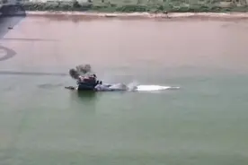 突发！梧州一货船触礁搁浅后沉没，事发时4人在船上图片