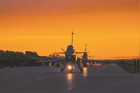 南部战区空军航空兵某旅参加对抗空战演练掠影图片