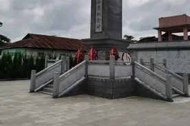 中国驻缅甸使馆举行向中国远征军烈士敬献花篮活动图片
