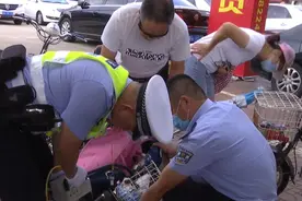 66秒 | 买奶粉赠的车也挂上了牌 临沂民警设车架号安装点帮群众合法合规上路图片