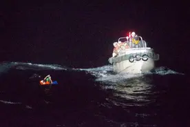 载43名船员和5800头牛驶往中国，巴拿马籍货轮在东海遇难沉没图片
