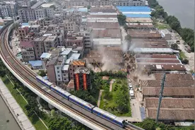 直击广州大坦沙岛改造提速现场：河沙村23栋万余平方建筑开拆视频封面