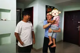 凌晨两点，民警在小区车库遇见了一个4岁小男孩 | 教育整顿·为民图片