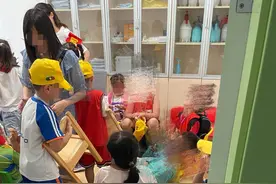 杭州余杭教育局回应一小学紫外线灯灼伤学生眼睛：系电工在断电故障排除时操作失误图片