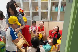 揪心！一小学误开紫外线灯灼伤上百学生，消毒要注意这些图片