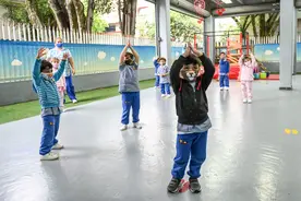 萌娃重回幼儿园 线上线下同上课图片