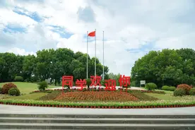 风里雨里，交大等你！最年轻的新交大人，欢迎你们！图片