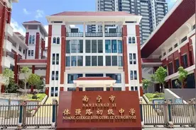 南宁一中学46名学生出现腹疼、腹泻，被要求回家隔离治疗！部门回应图片