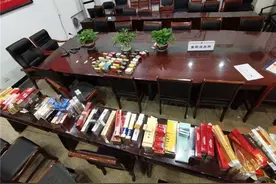 老烟民察觉新买香烟味不对？民警一查果然假烟图片