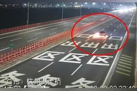 浙江高速一小轿车突然起火，司机咬牙继续开！事后查监控才发现……太揪心图片