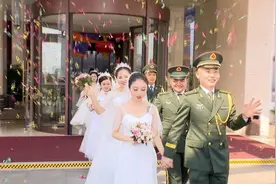 集体婚礼！抗洪推迟婚礼的18位兵哥哥幸福又荣光图片