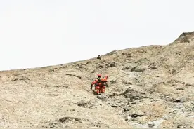 武汉一男子独登昆仑山被困半山腰，格尔木消防成功救援图片