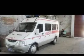 4万元一年！网友朋友圈发布救护车出租信息：称车是医院的图片