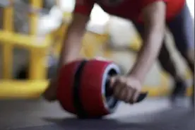 上海“撸铁奶奶”火了，比“乘风破浪”的姐姐还厉害，可以效仿吗？专家说法来了图片