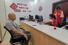 刷脸进社区 智慧保安全图片