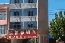 “歪歪歪歪歪”，四层小楼晃着晃着就塌了，原因无语图片
