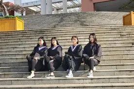 疫情期间互相鼓励，同寝室“五朵金花”齐升本图片