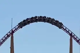 无锡一乐园过山车故障游客倒挂高空1小时 园方回应