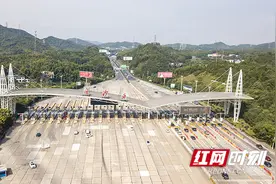 G5517长常北线高速长益段通车后首个周末：“堵王”的帽子该“摘”了图片