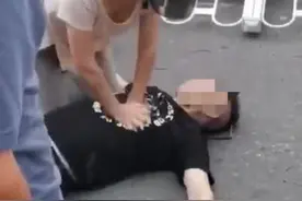 南京护士跪地20分钟不间断救人：被救警察还是“走了”图片