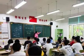为了高三的孩子们 生完孩子只休了十天 她就做起了“背奶妈妈”图片