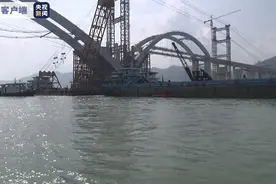 广西梧州西江沉船事故：失事货船已被打捞拖离 航道安全隐患解除图片