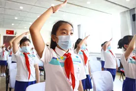 时隔近8个月，北京151万名中小学生今天全返校视频封面