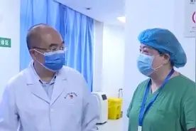 抗疫英雄谱丨身患渐冻症的张定宇：与时间赛跑 与生命赛跑图片