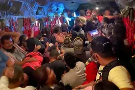 加州山火 直升机参与灭火、撤离图片