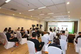 业界热议足球产业发展之路 张路：重点在扩大人口图片