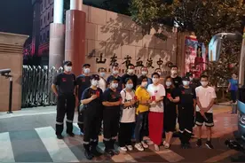 痛心！数百人连夜献血救的孩子，还是走了图片