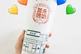 期末考试结束，高校女生请全班同学喝奶茶图片