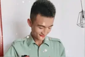 “端枪式”抱娃！临沂小伙的这个姿势，火了图片