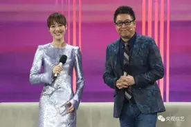 他因意外失去左腿，和搭档组成“雄鹰组合”改编出轰动一时的迪斯科舞蹈图片