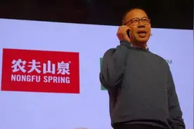 千亿富豪钟睒睒的江湖往事：当记者攒下人脉，曾当众硬怼记者图片