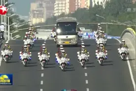 全国抗击新冠肺炎疫情表彰大会在京隆重举行  习近平向国家勋章和国家荣誉称号获得者颁授勋章奖章并发表重要讲话视频封面