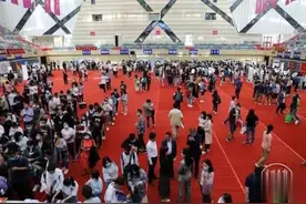 兰州大学5586名研究生新生报到，最小的博士研究生出生于1999年图片