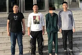男子商场劫持人质向警察索要枪支 被电击枪瞬间制服图片