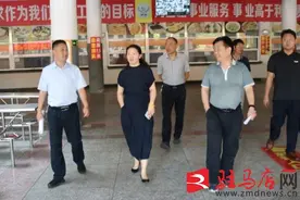 市教育局有关负责同志到平舆一高检查指导秋季开学工作图片