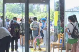 顶格处理！拒不配合疫情防控脚踹护士 女子被拘15日图片