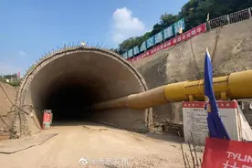 宁句城际青龙山隧道提前贯通图片