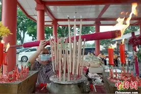 印尼华人疫情下秋季祭祖图片