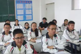 云南这所学校，把班主任办公室搬进教室图片