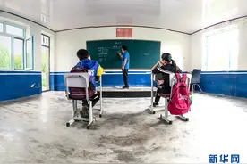 坚守深山34年！他成为学校里唯一的老师图片