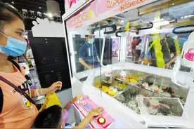 广州：抓娃娃机市场红火“小配角”大经济图片