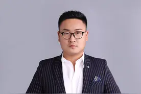 大美潘瞧——“睡在教室的老师”图片
