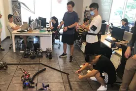 深圳前海创业青年招俊健：在前海研发格斗机器人图片