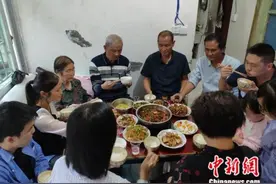一家三代10位“教书匠”61年助上万学生“出山”图片